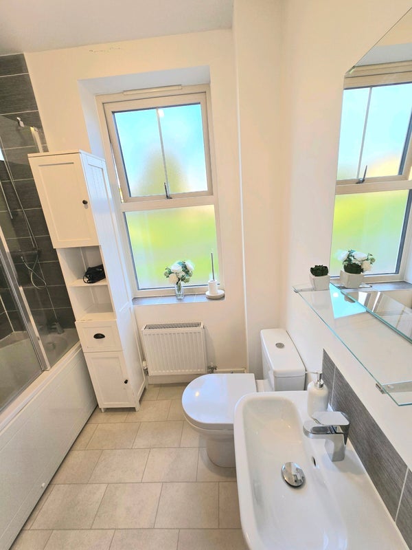 Room Cardwell Road in Leeds
