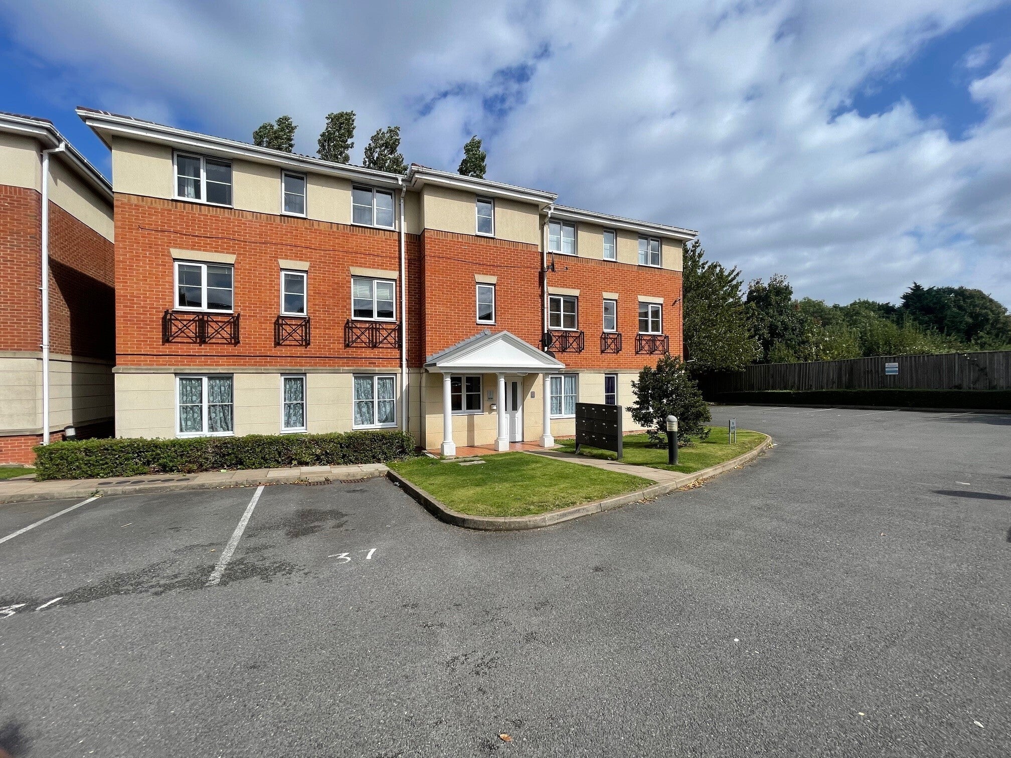 Flat Princess Gate in Sandwell