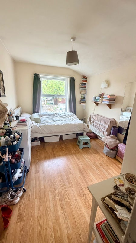 Room Hornsey Park Road in Greater London