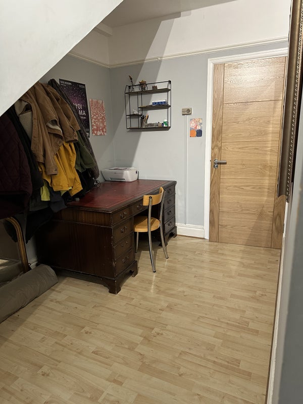 Room Strickland Row in Greater London
