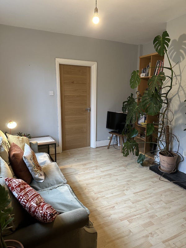 Room Strickland Row in Greater London