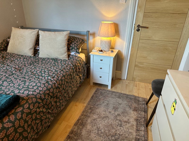 Room Strickland Row in Greater London