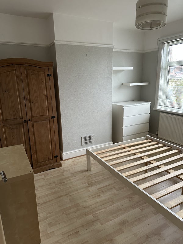 Room Strickland Row in Greater London