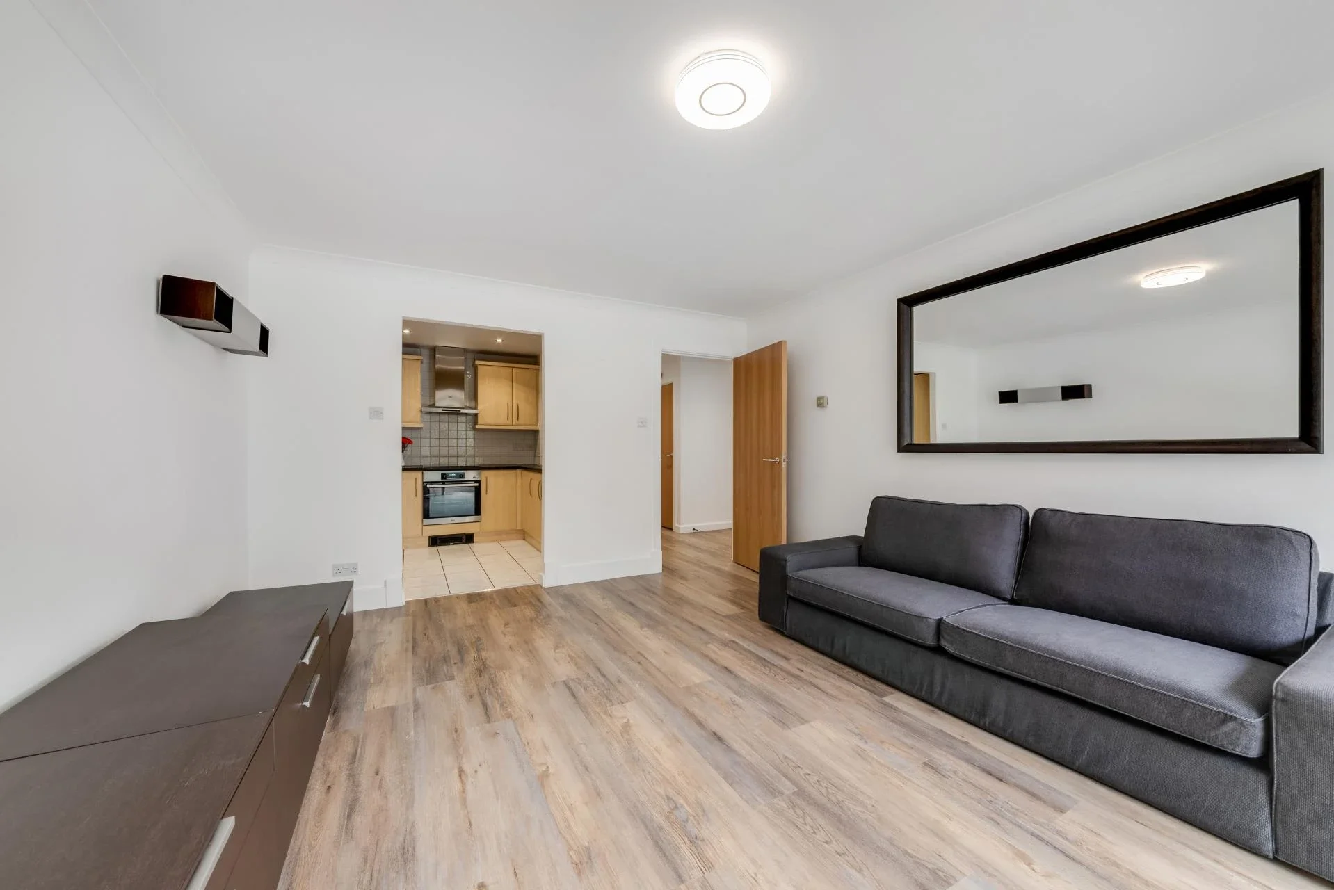 Flat Boardwalk Place in Greater London