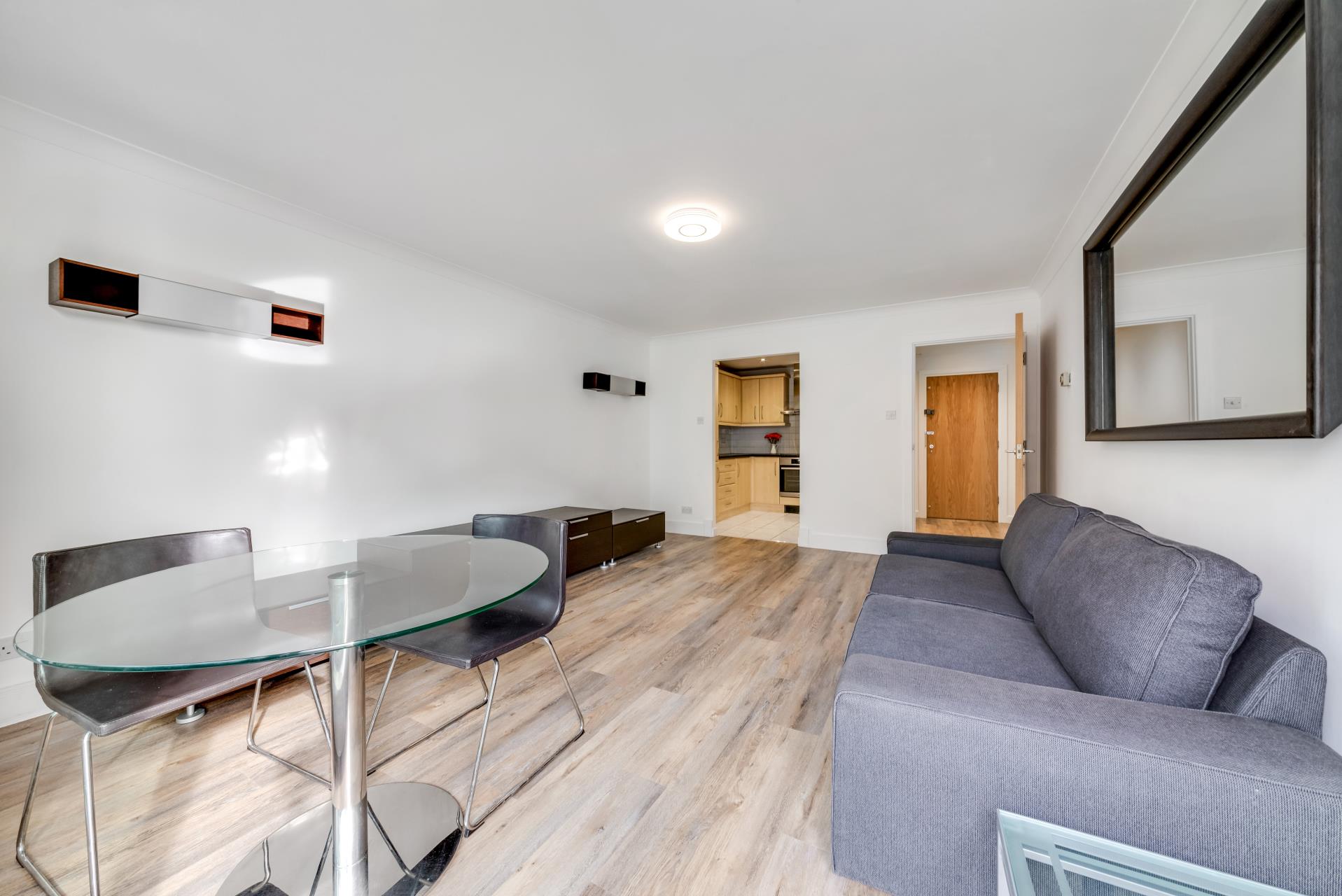 Flat Boardwalk Place in Greater London
