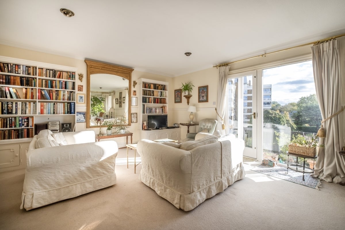 Flat Warwick Drive in Greater London