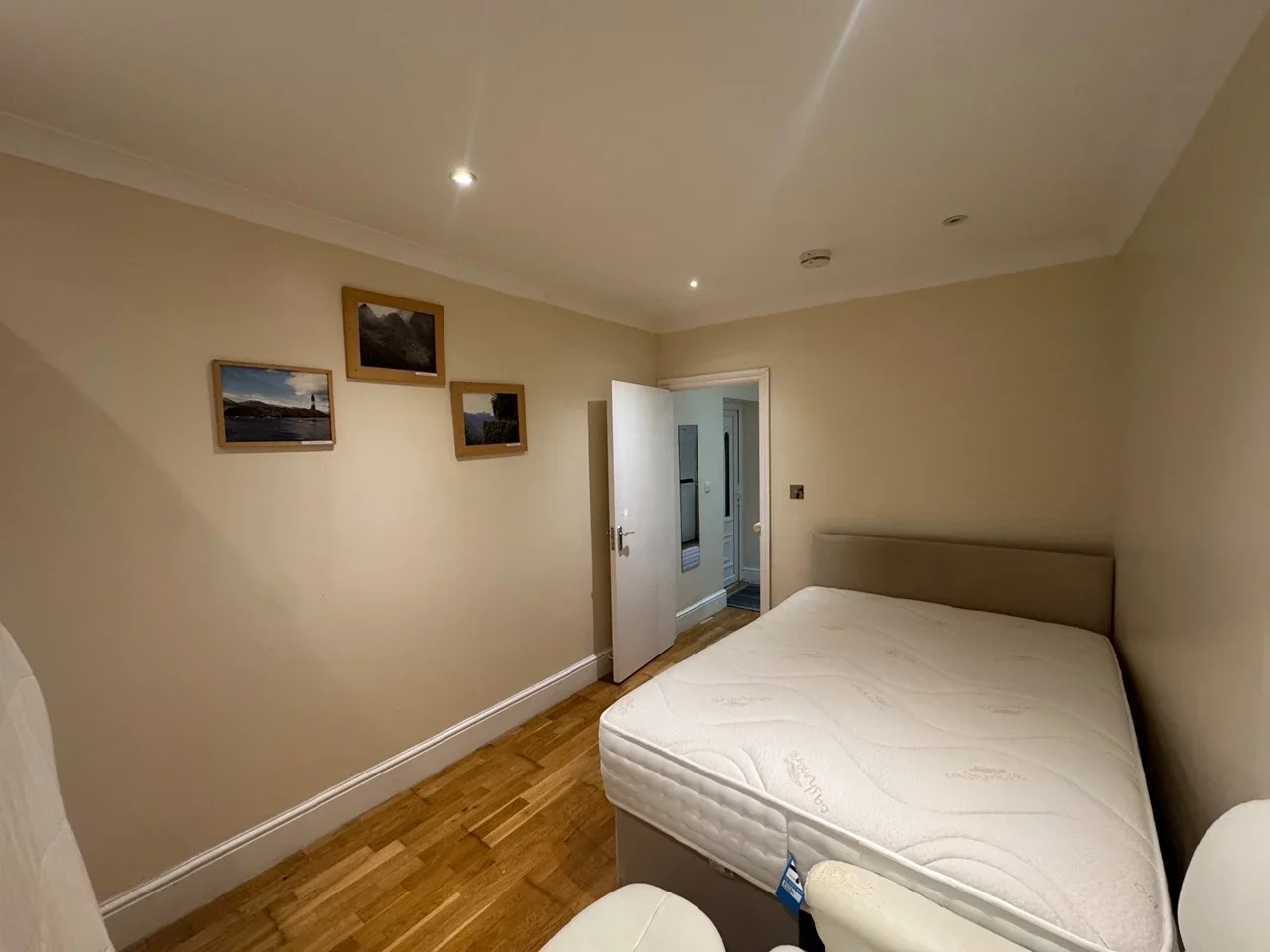 Flat Leesons Hill in Greater London