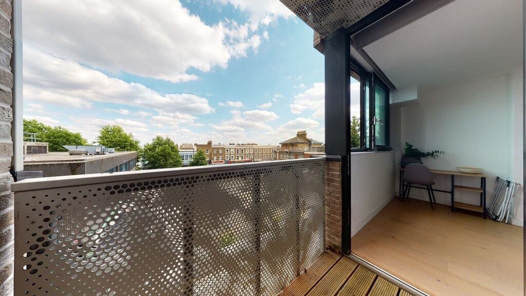Flat Highgate Hill in Greater London