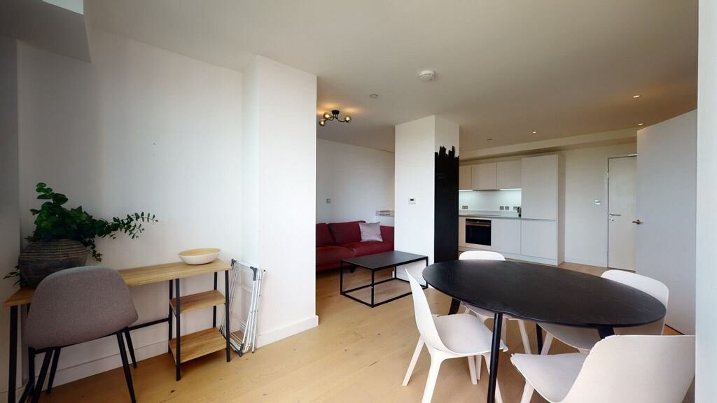 Flat Highgate Hill in Greater London