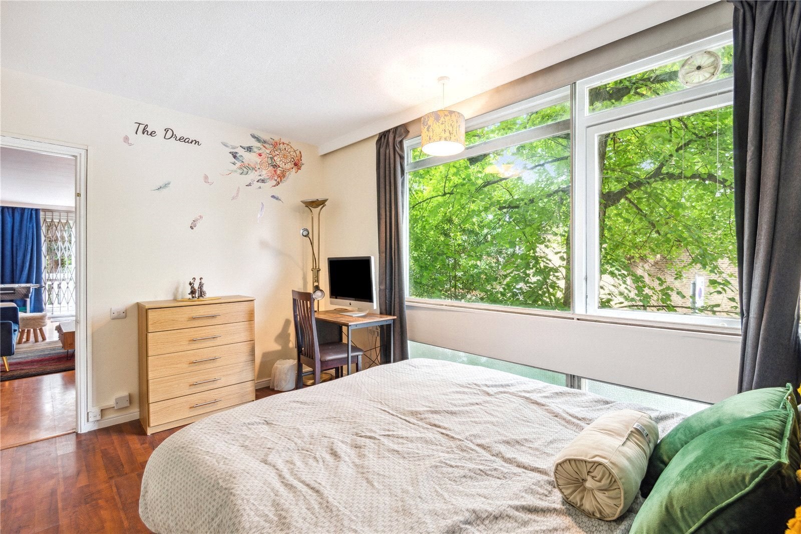 Flat Upper Richmond Road in Greater London