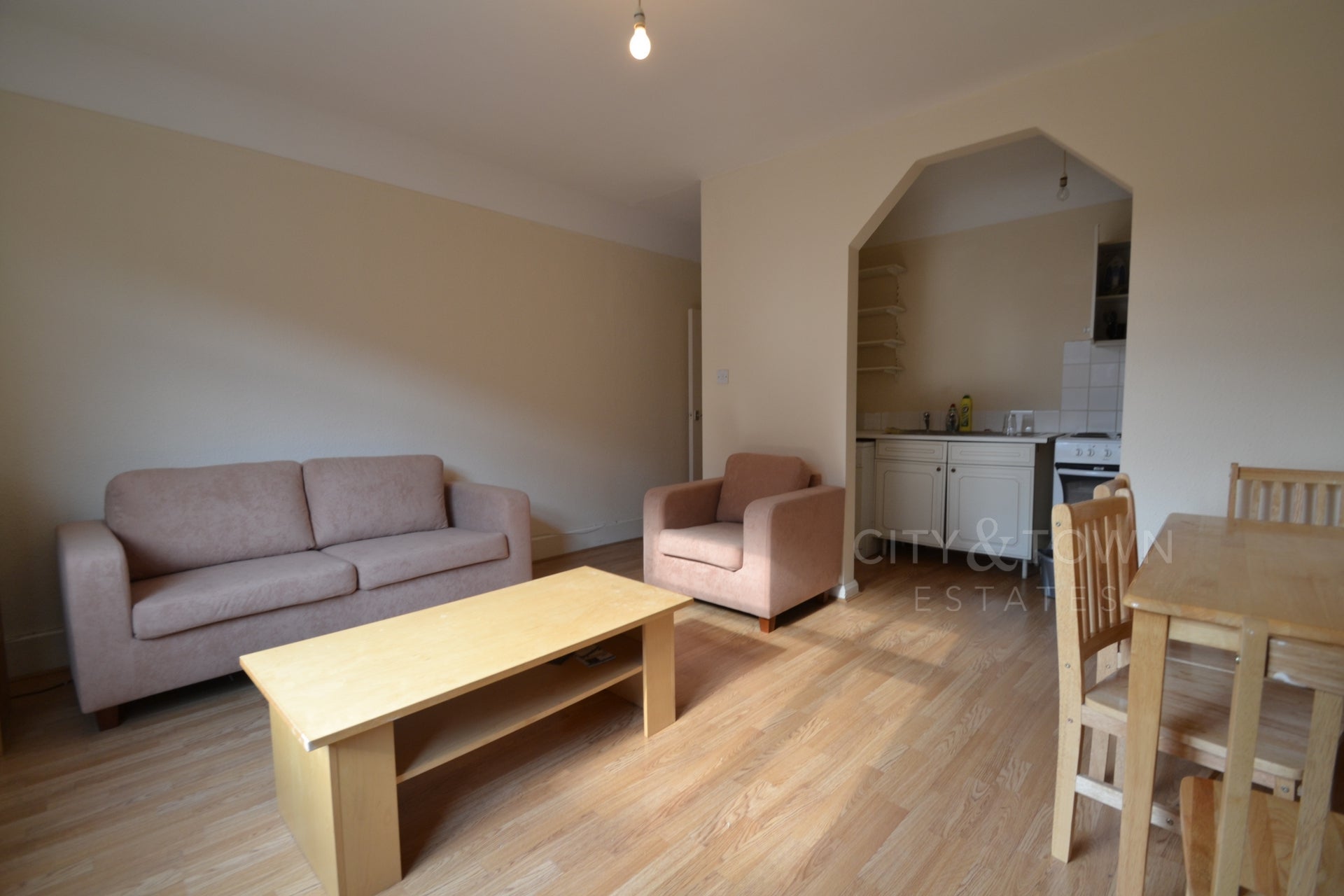 Flat Hoxton Street in Greater London
