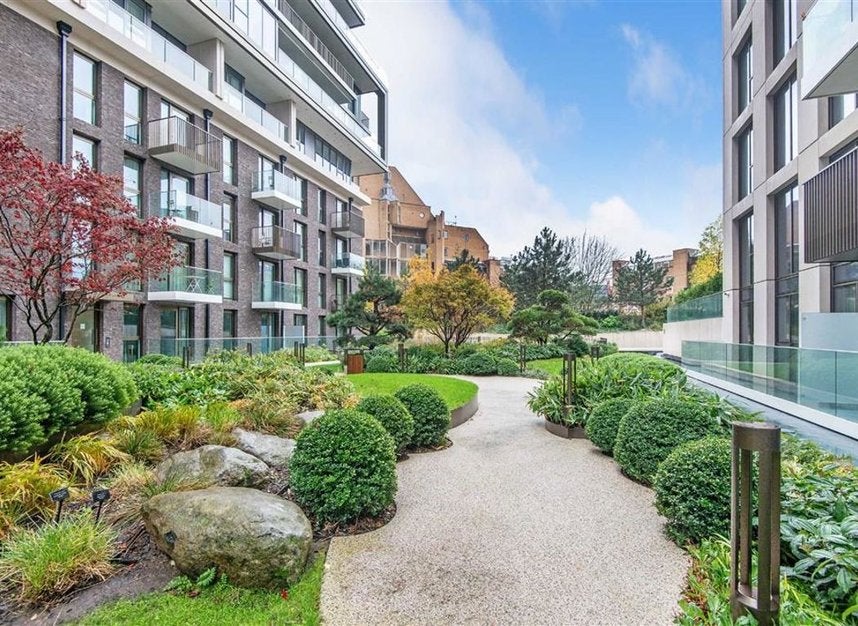 Flat Merino Gardens in Greater London