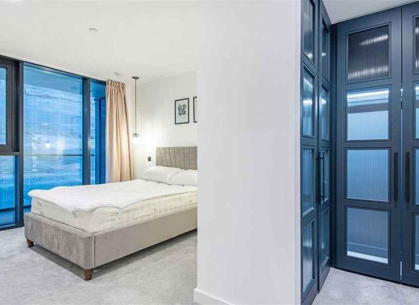Flat Merino Gardens in Greater London