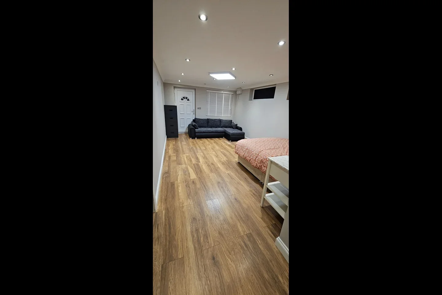 Flat Oakley Avenue in Greater London