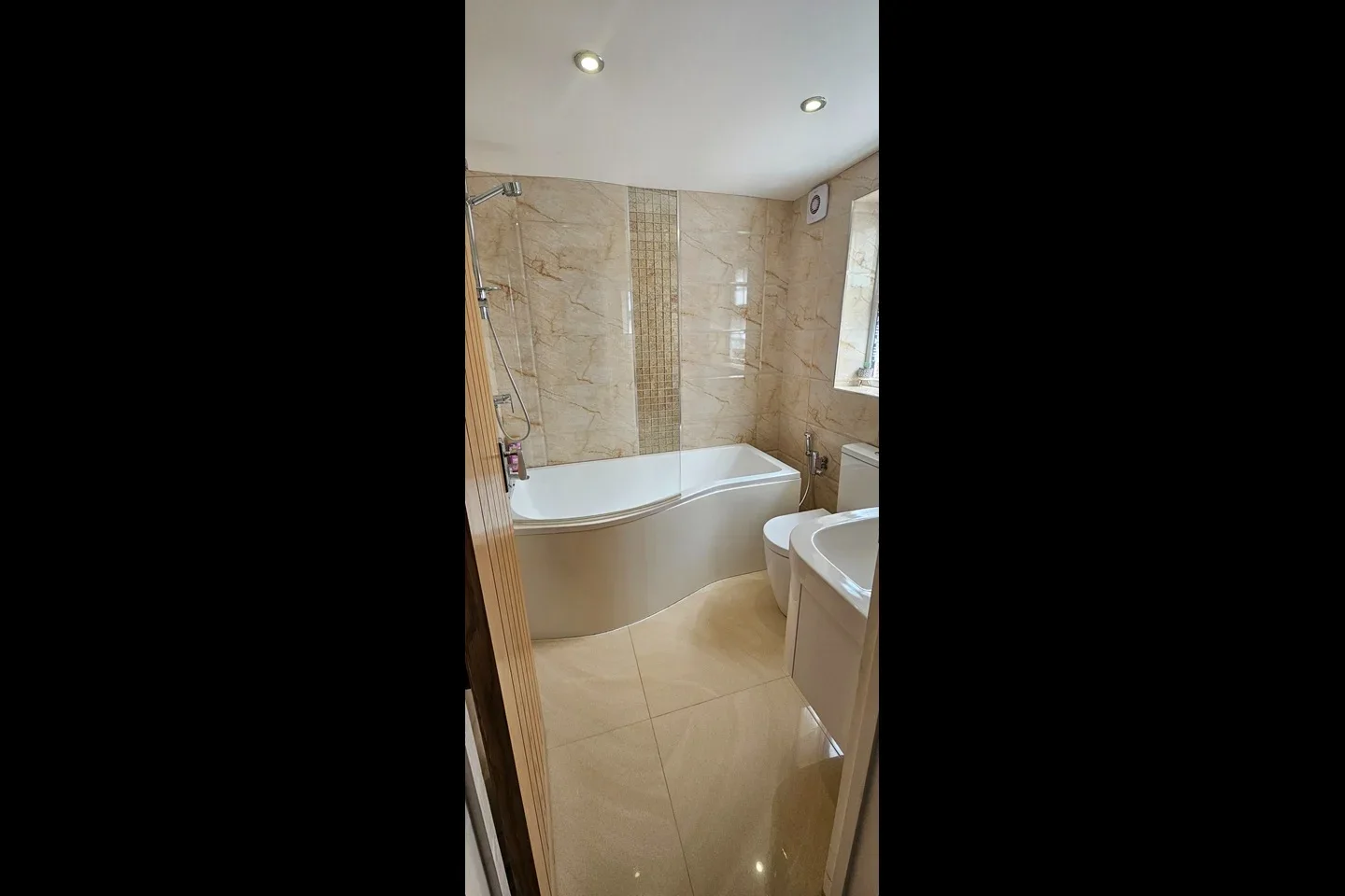 Flat Oakley Avenue in Greater London