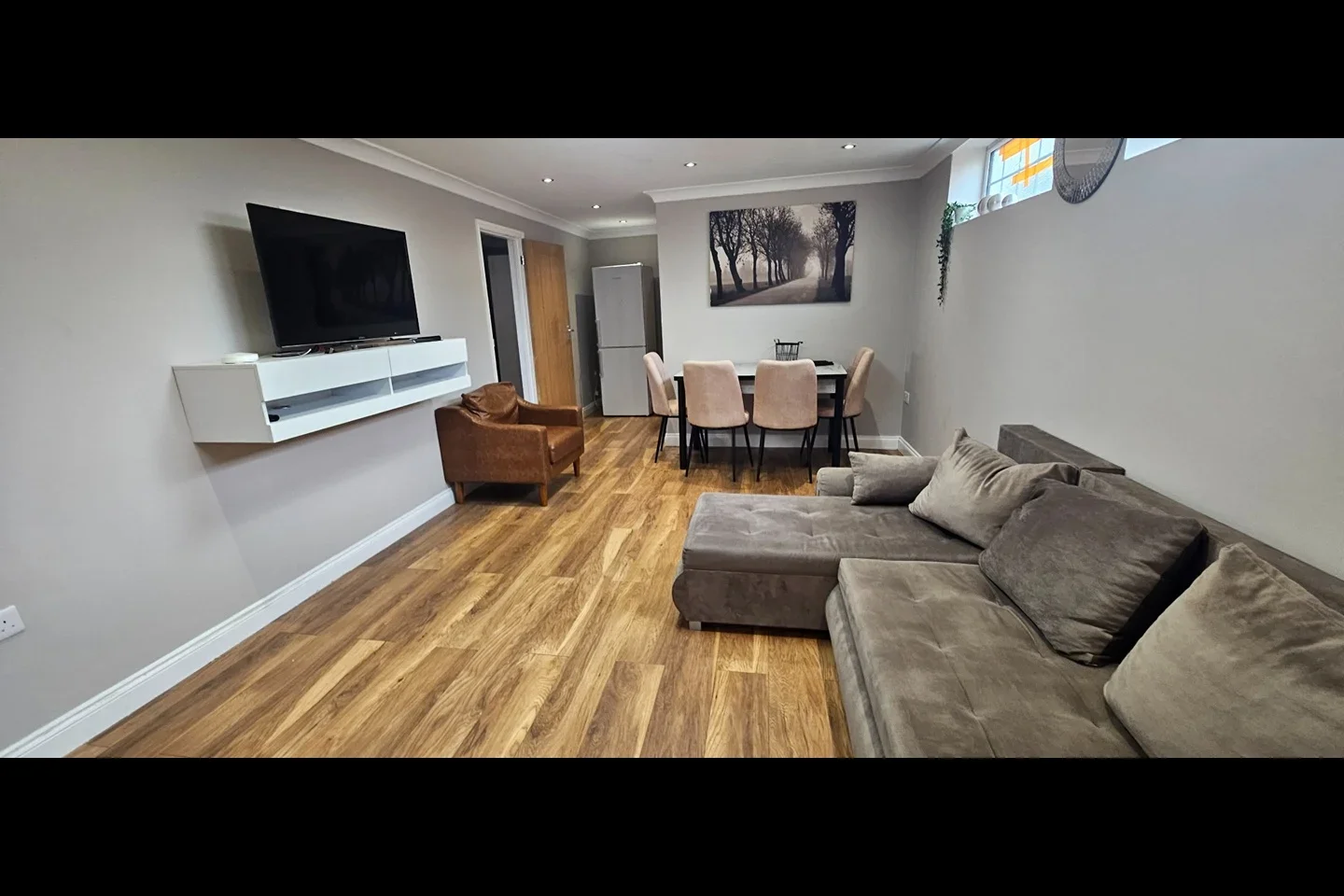 Flat Oakley Avenue in Greater London
