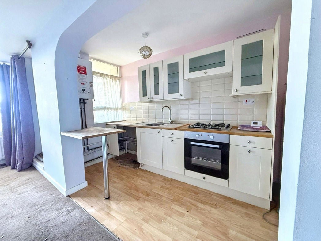 Flat Rosehip Court in Washington