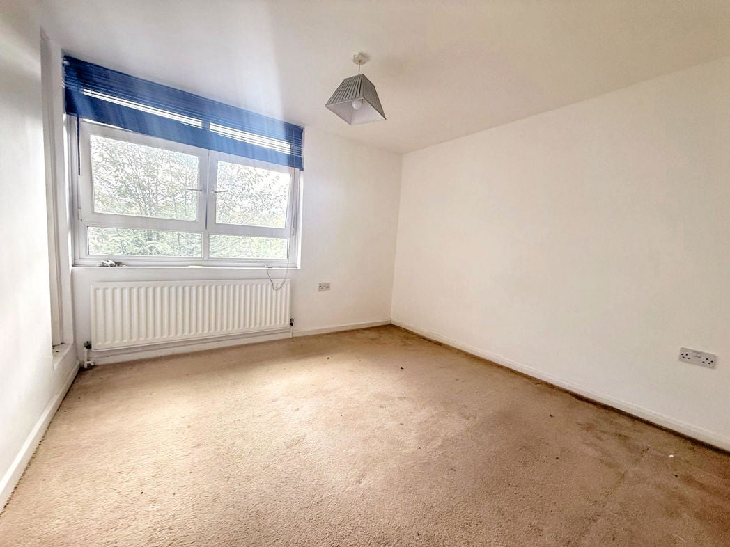 Flat Rosehip Court in Washington