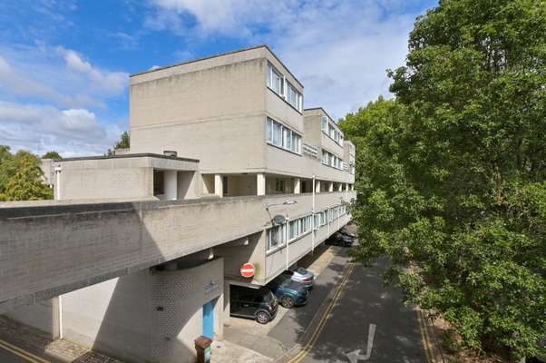 Flat Athlone Square in Windsor