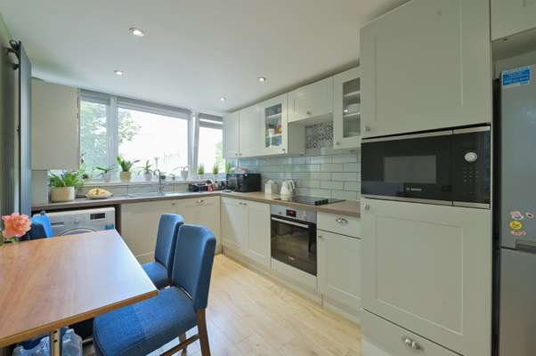 Flat Athlone Square in Windsor