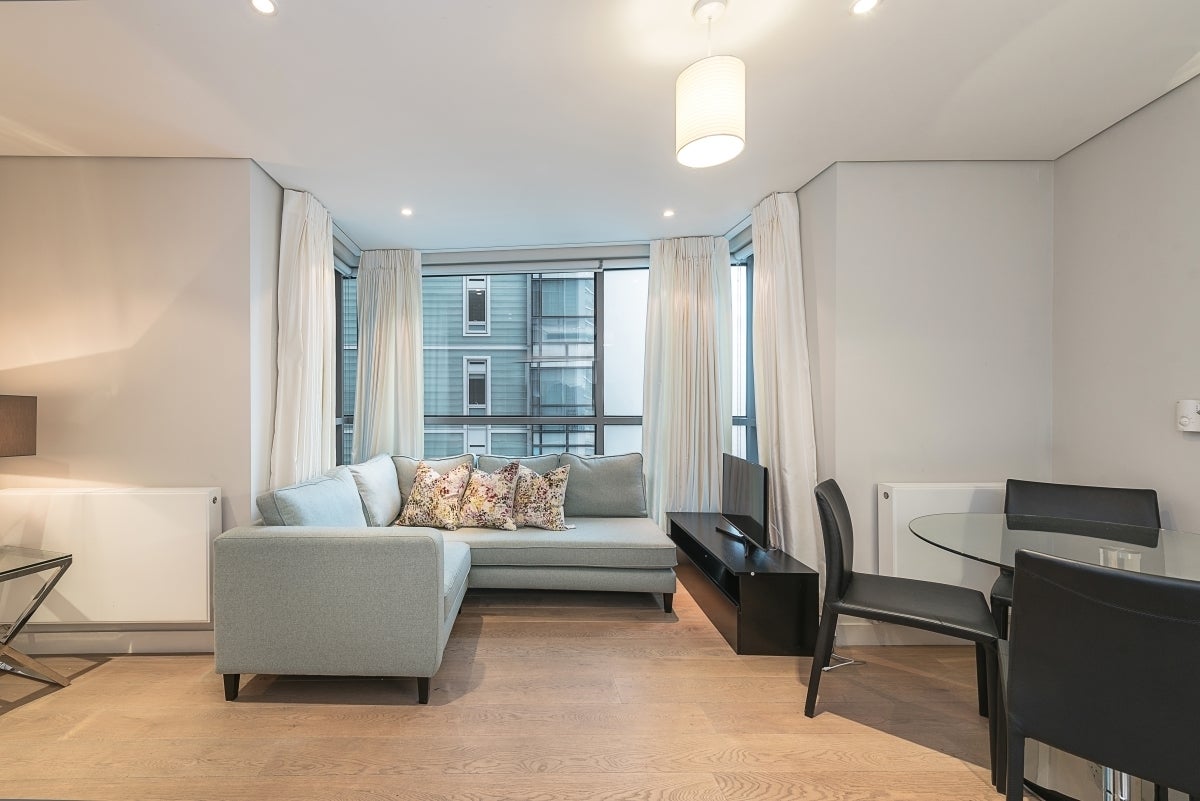 Flat Merchant Square in City of Westminster