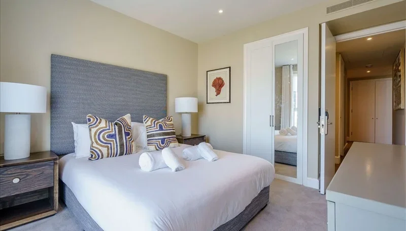 Flat Westferry Circus in Greater London