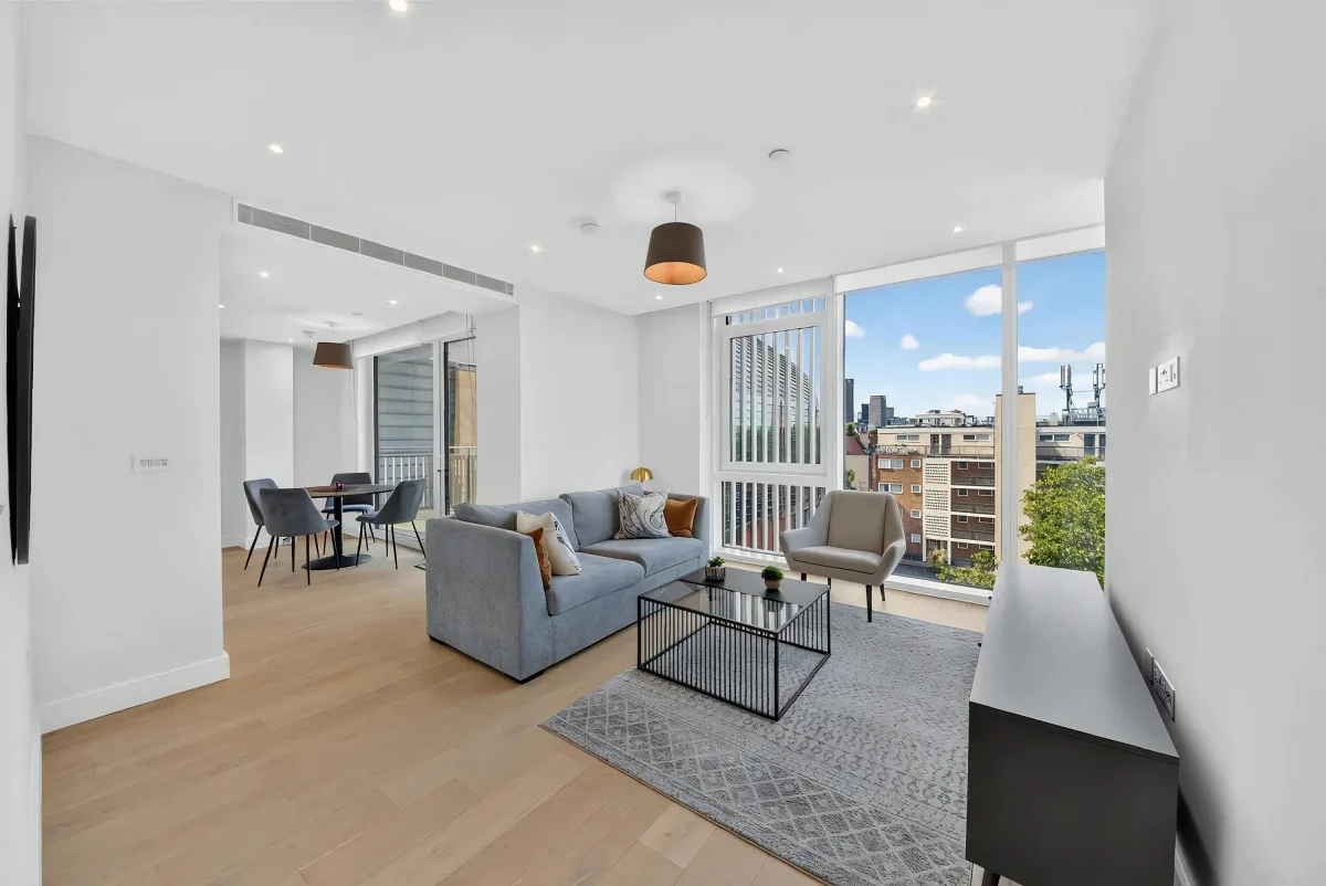Flat Midland Road in Greater London