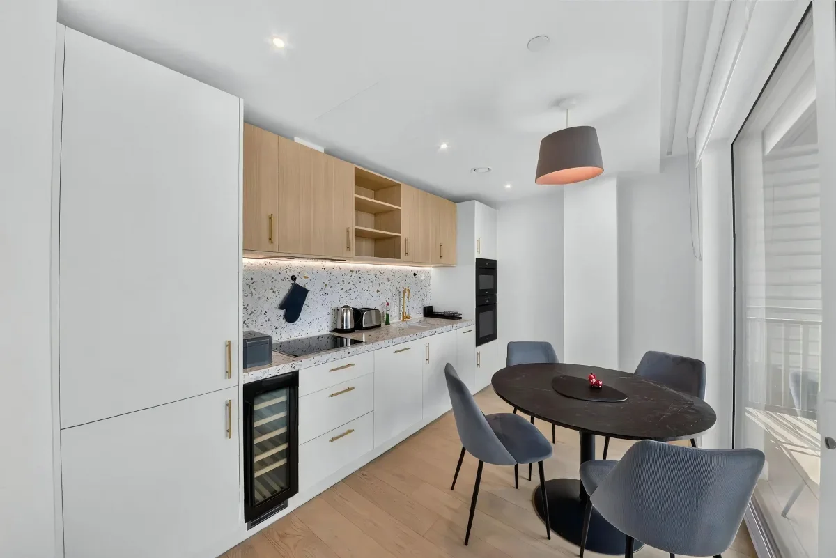 Flat Midland Road in Greater London