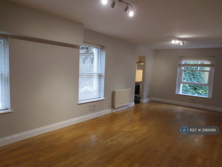 Flat Hackney Road in Greater London
