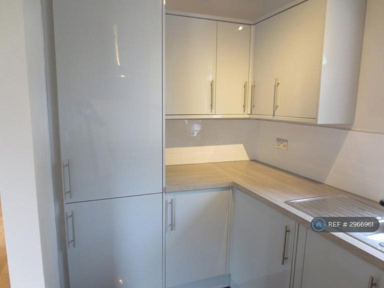 Flat Hackney Road in Greater London