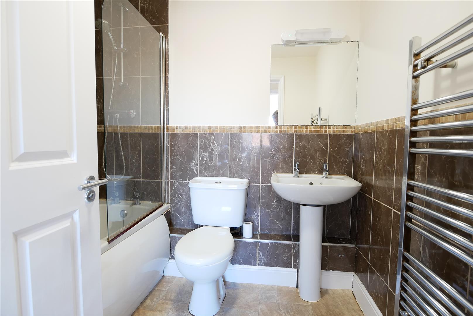 Flat Aldwick Road in Arun