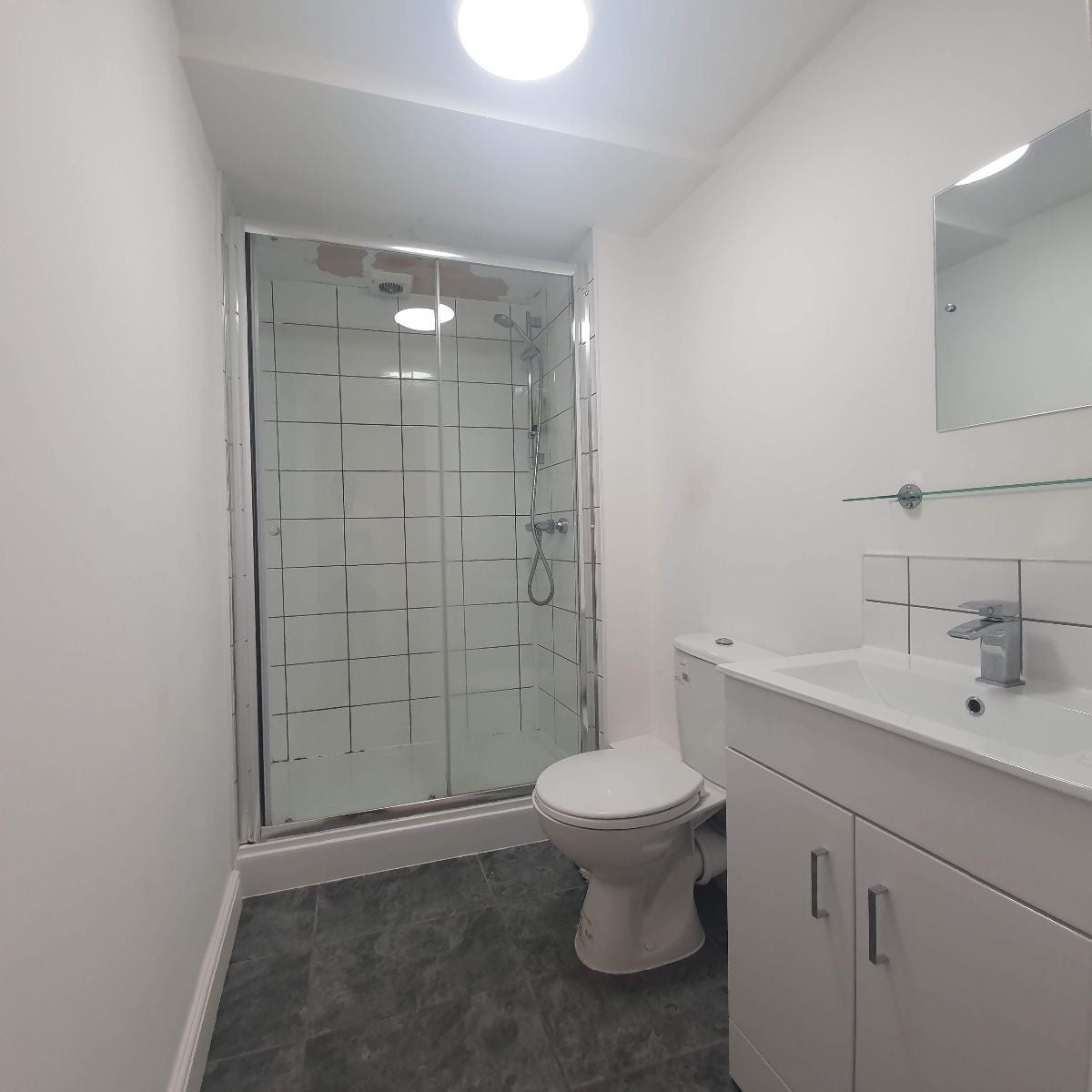 Room Alcombe Road in Northampton