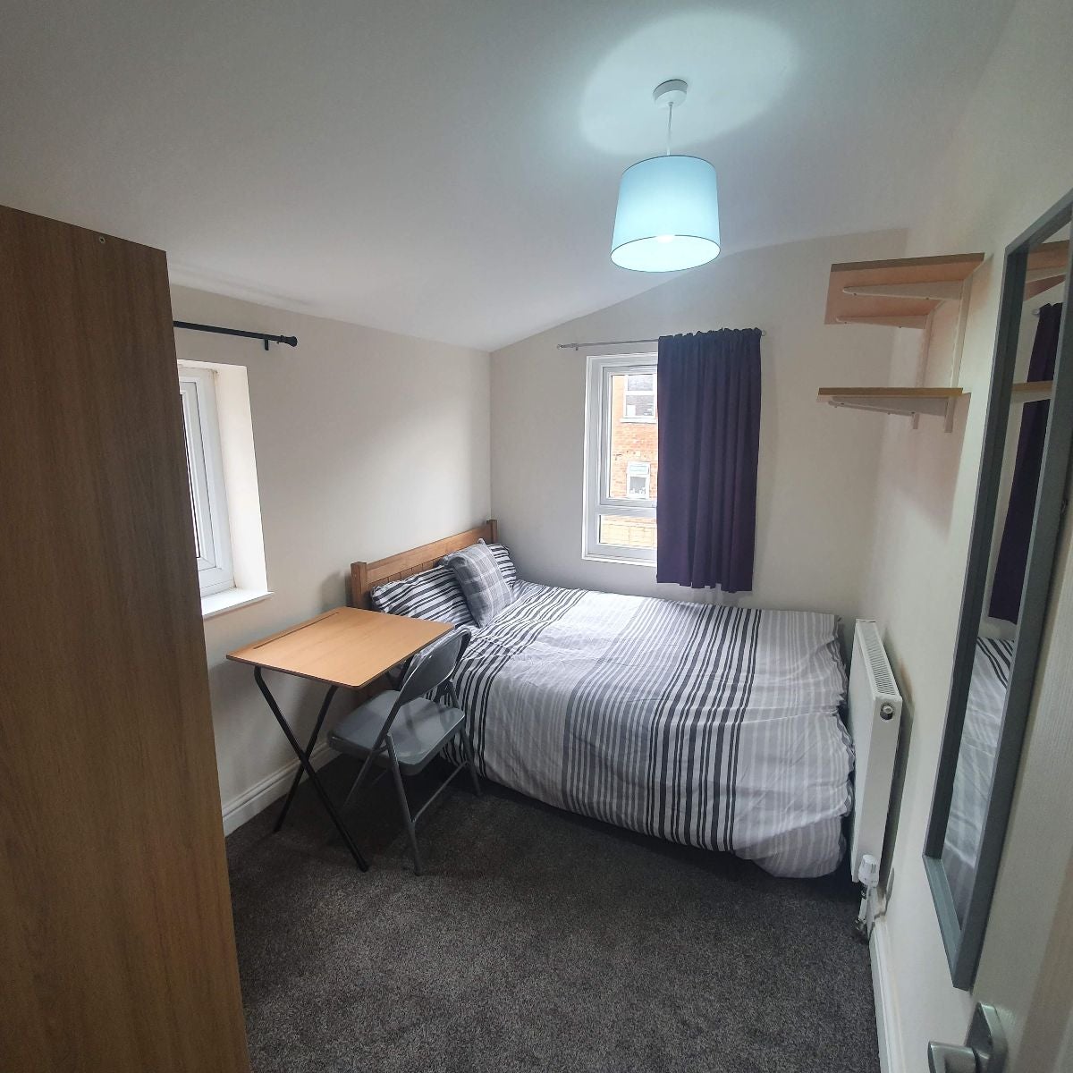 Room Alcombe Road in Northampton