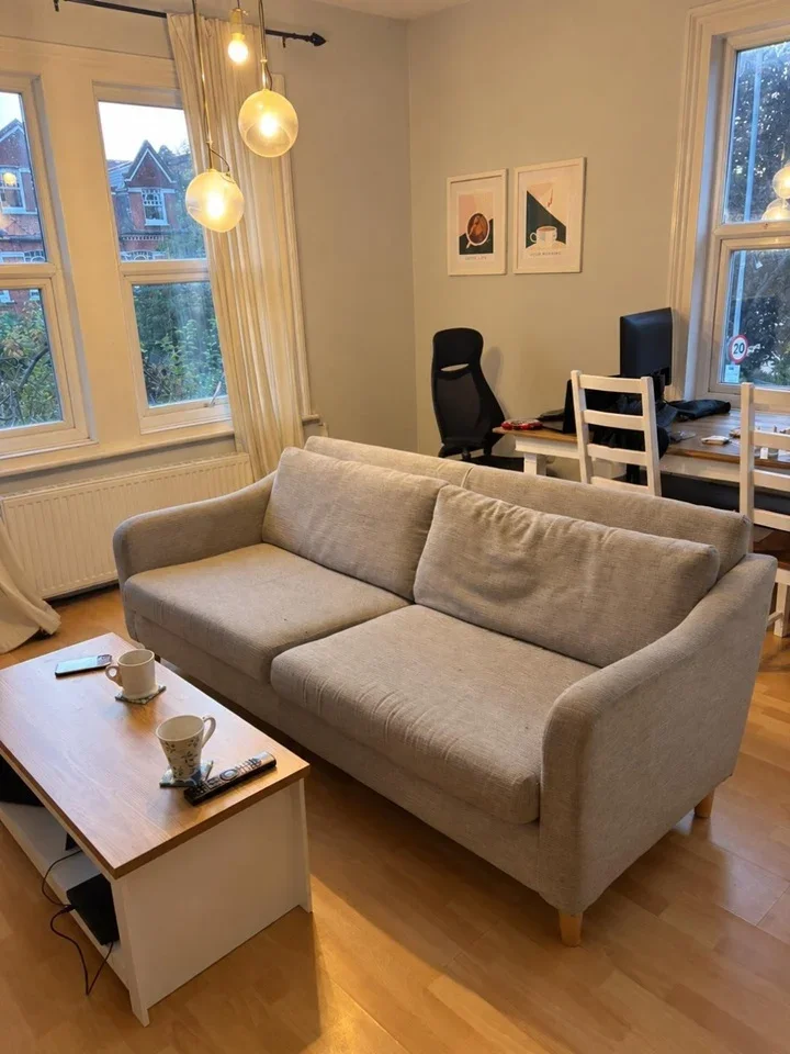 Flat Bedford Hill in Greater London