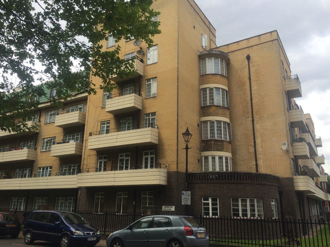 Room Arbour Square in Greater London