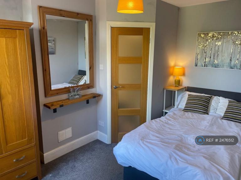 Room Knowles Road in Gloucester