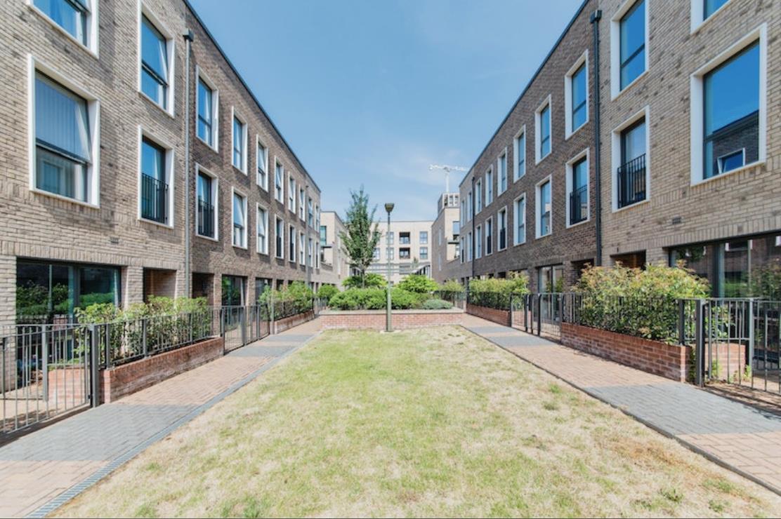Flat Bernera Walk in Greater London
