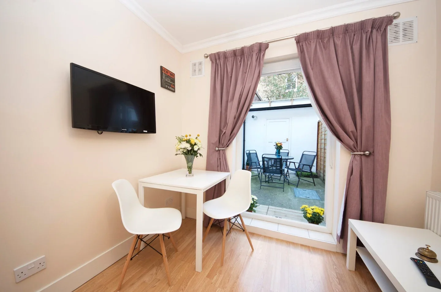 Flat Gunterstone Road in Greater London