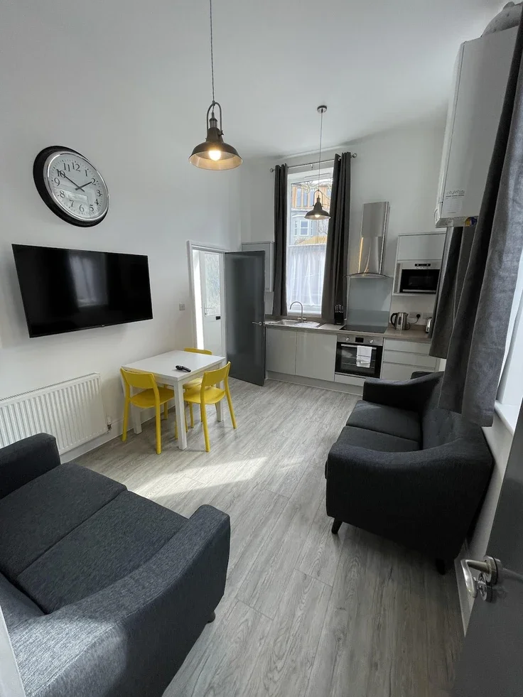 Flat Winston Avenue in Plymouth
