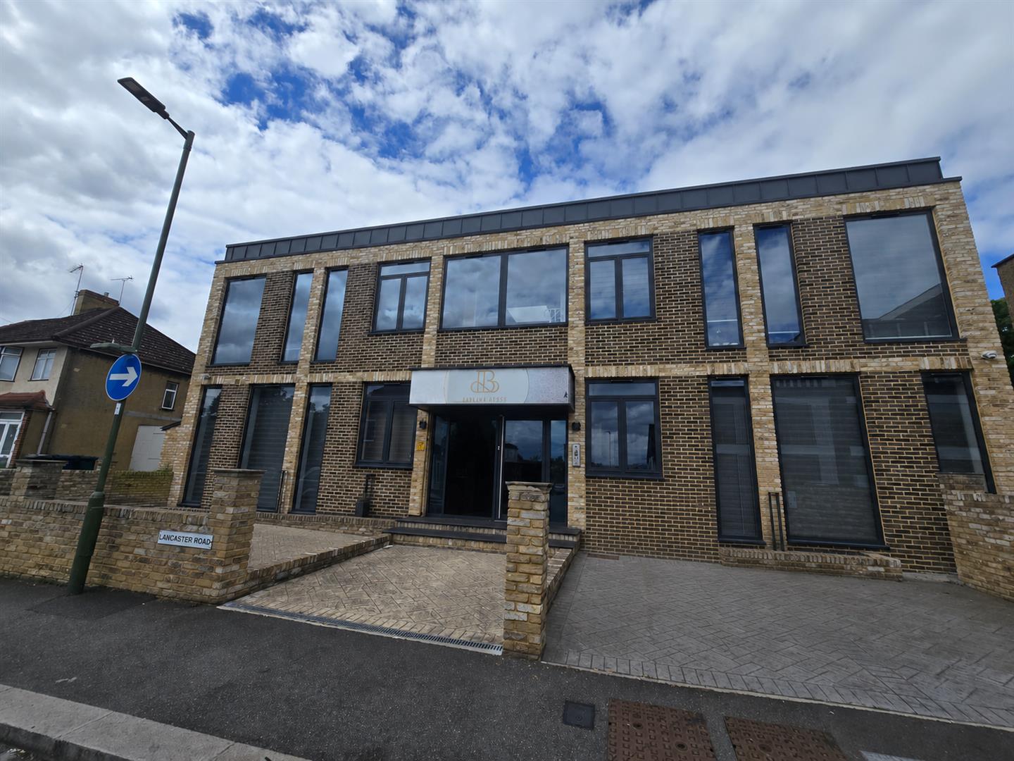 Flat Lancaster Road in Greater London