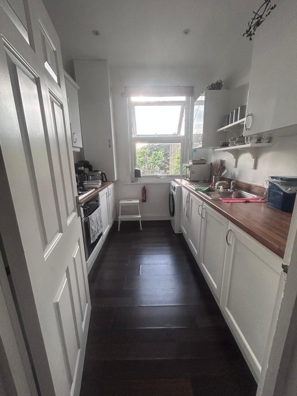 Room Hermon Hill in Greater London