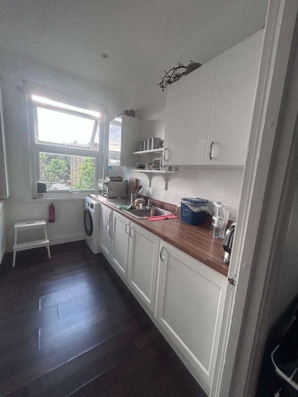 Room Hermon Hill in Greater London
