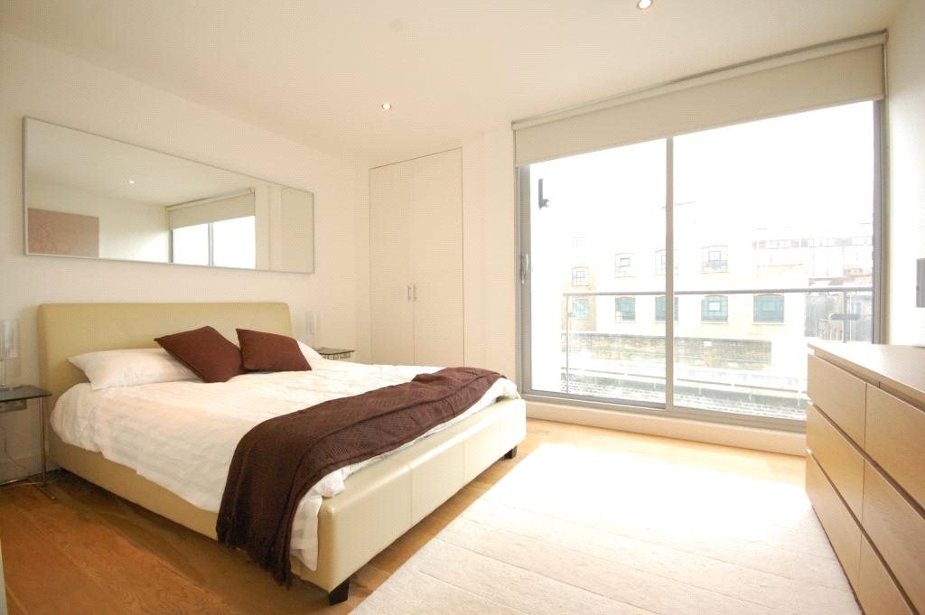 Flat Dereham Place in Greater London