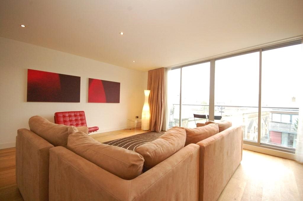 Flat Dereham Place in Greater London