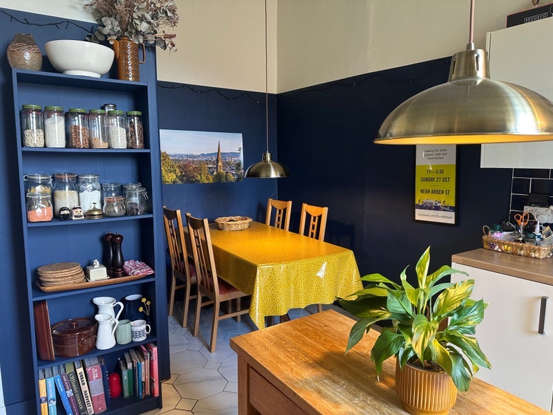 Room Nithsdale Road in Glasgow
