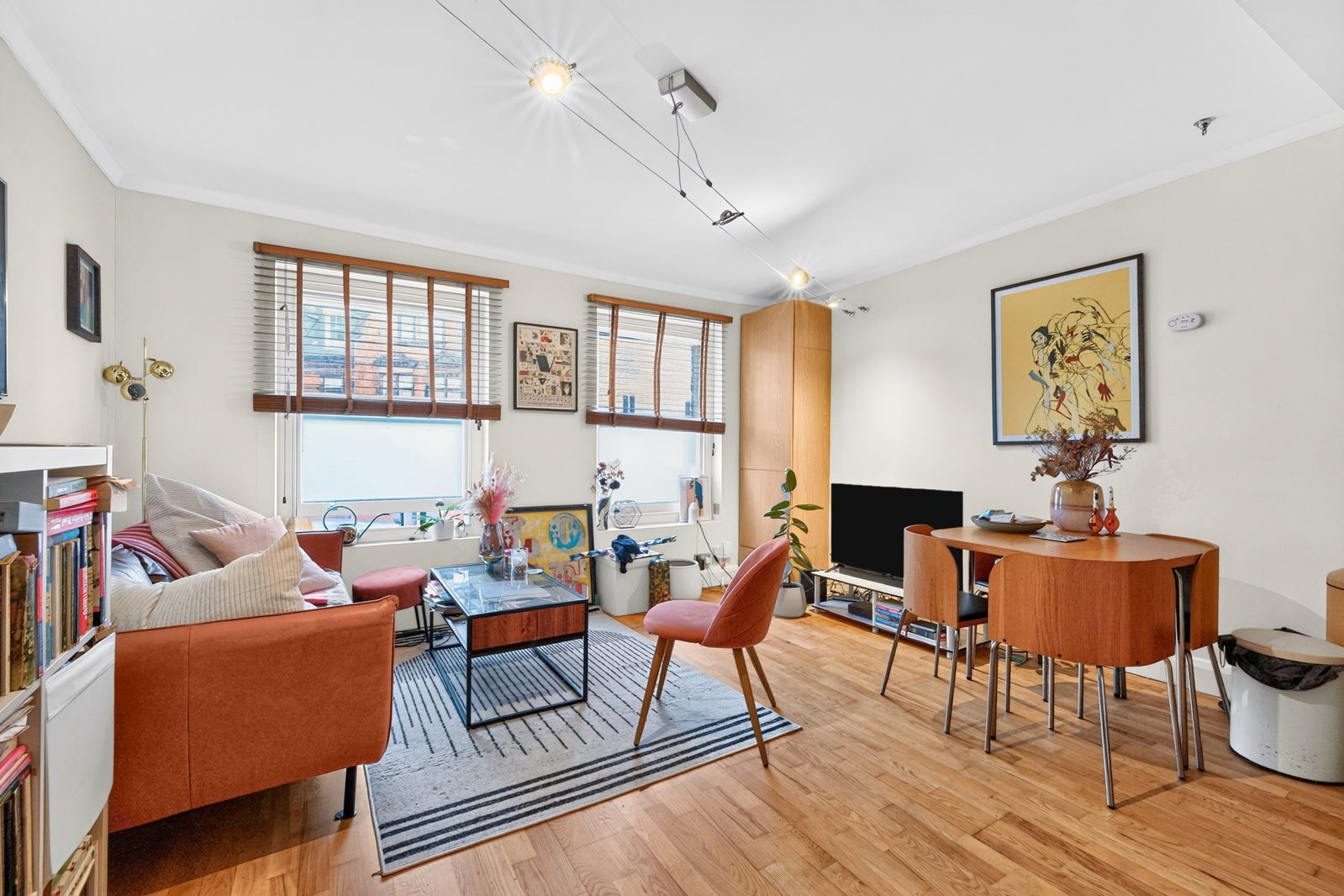 Flat Tanner Street in Greater London