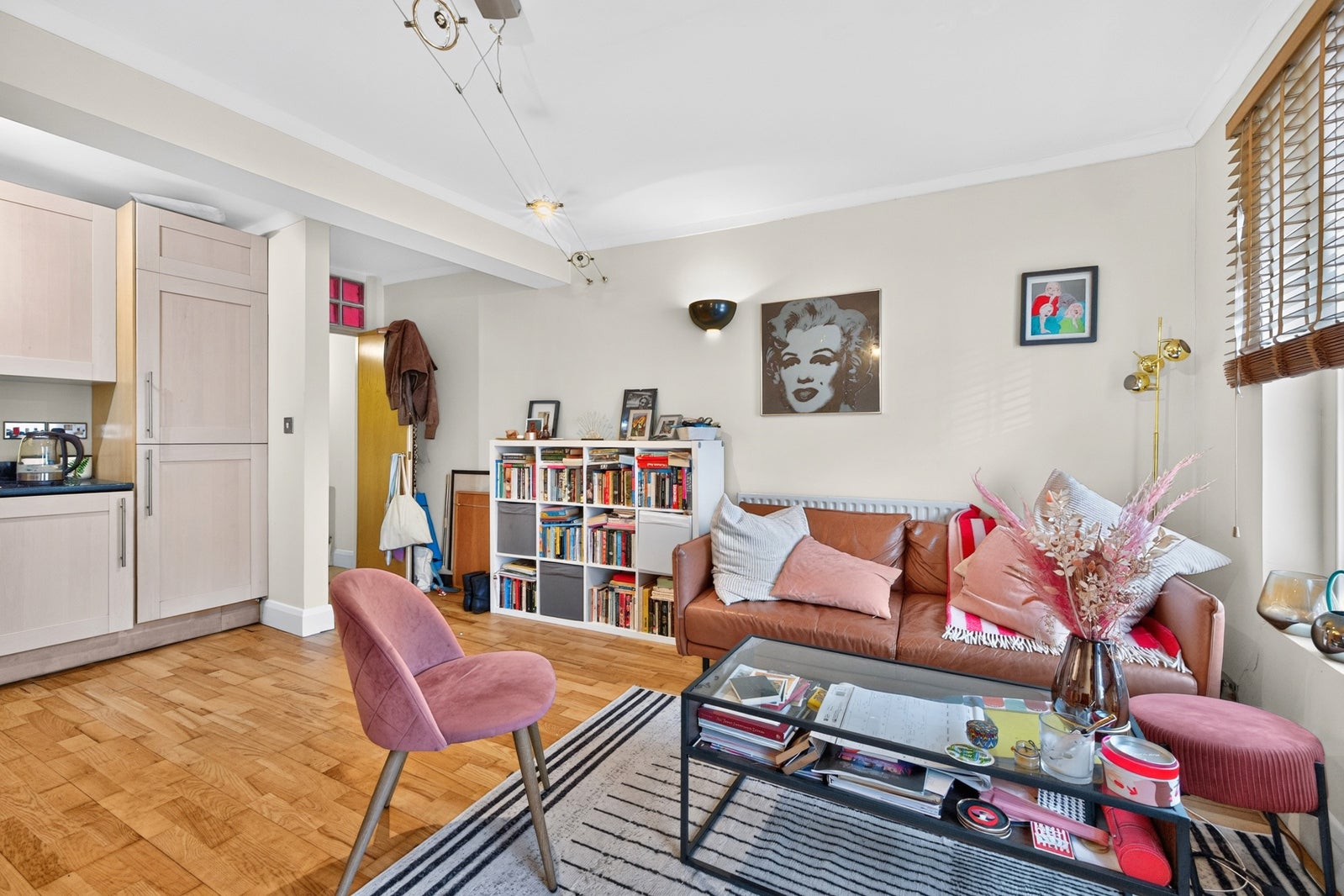 Flat Tanner Street in Greater London