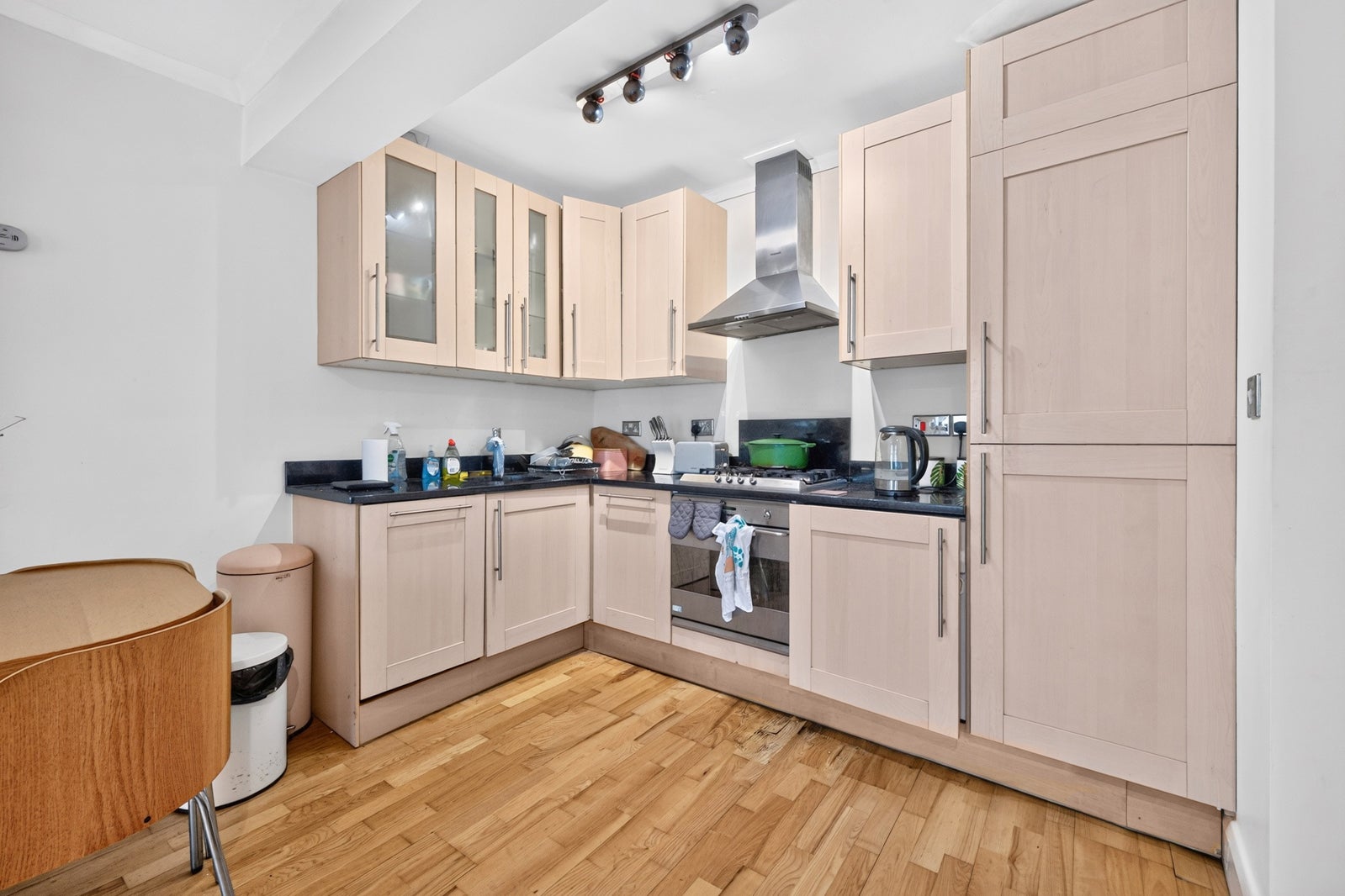 Flat Tanner Street in Greater London