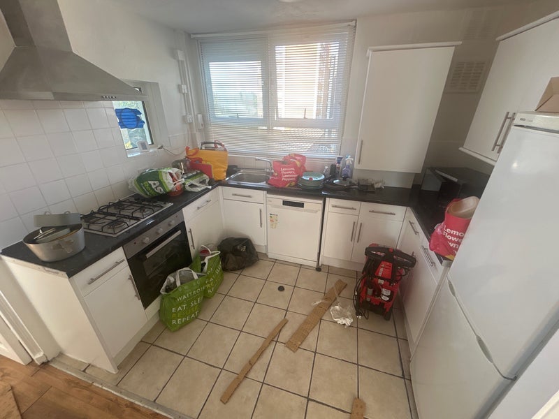 Room Keevil Drive in Greater London