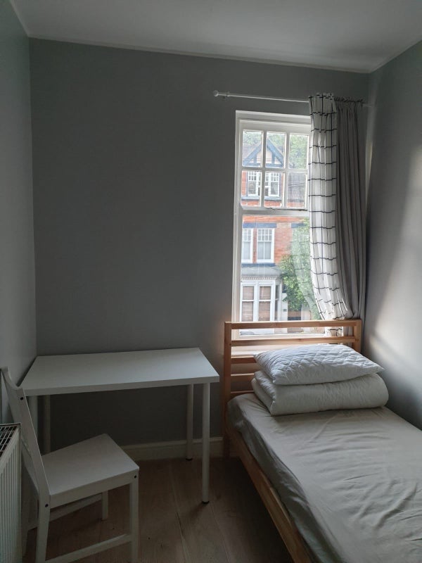 Room Daneshill Road in Leicester